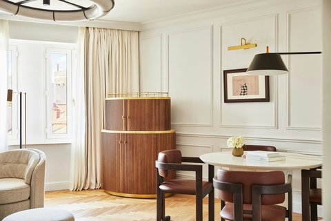 Cervantes Suite 559 - Living room