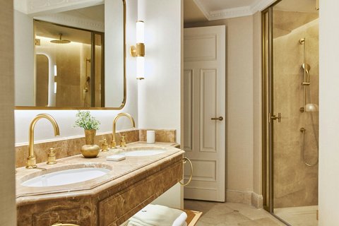 Palace Suite Bathroom