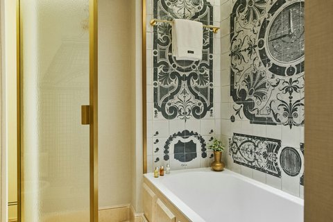 Palace Suite Bathroom