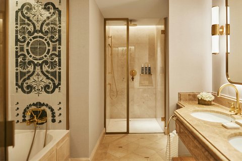 Palace Suite Bathroom