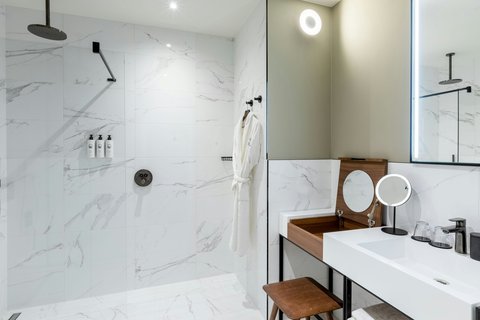 Spacious Design Bathroom