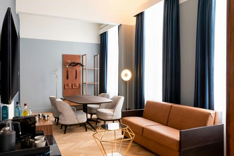 Brilliant Diamond Suite