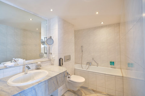 Suite Bathroom