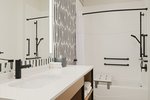 2 Queen Studio Suite Communication Mobility Access Tub