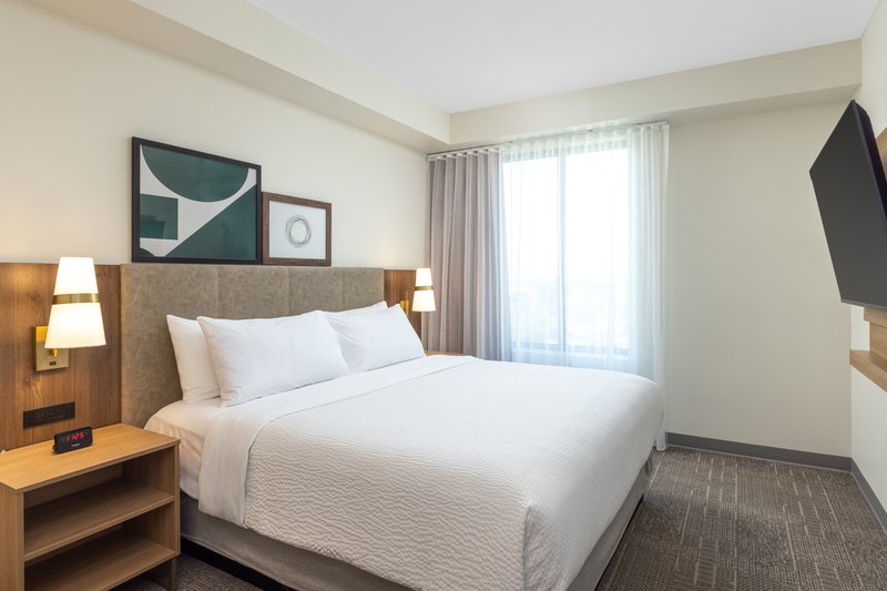 1 KING BED 1 BEDROOM SUITE NON SMOKING
