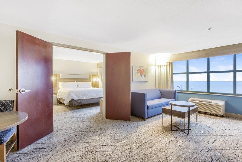 SUITE 1 KING HEAR ACC TUB OCEAN VIEW NS