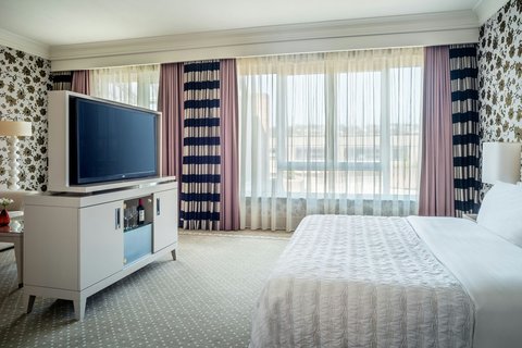 Diplomats King Suite
