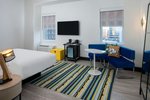 Savvy Deluxe, Larger Guest room, 1 King