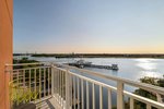 Breezy, Guest room, 1 King, Corner room, Balcony
