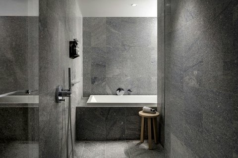 Thrumcap Suite Bathroom