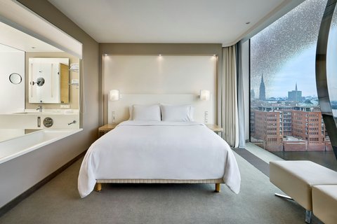 Deluxe Room - 1 King Bed, City View