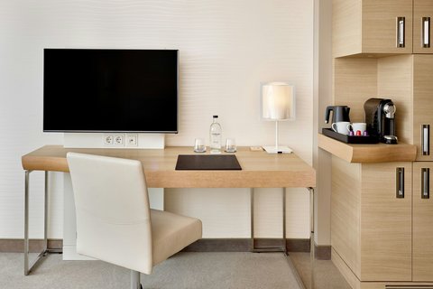 Detail Desk