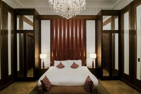 Private lounge experience