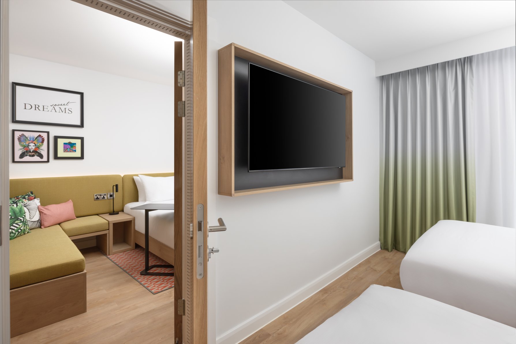 Hampton by Hilton Nuneaton Room Type - KING FAMILY CONNECTING RM