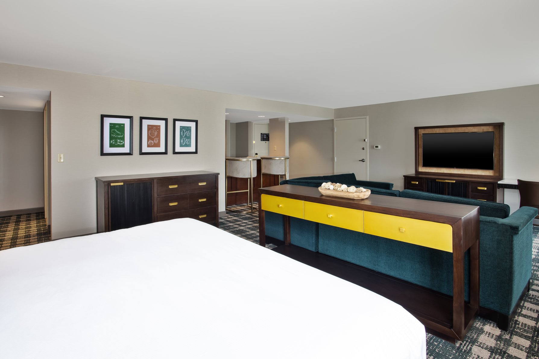 DoubleTree by Hilton Lansing Room Type - 1 KING JR SUITE