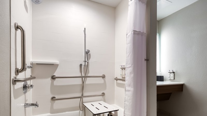 1 King Premium Communications Mobility Accessible Tub