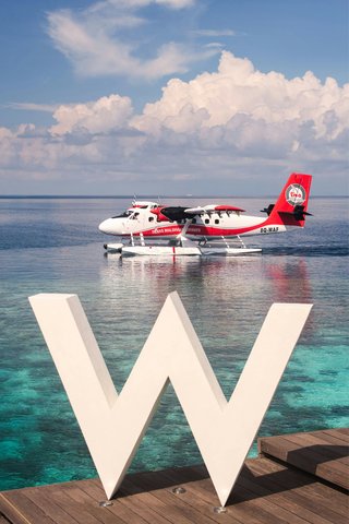 Seaplane arrival