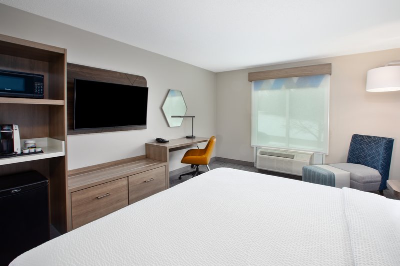 Holiday Inn Express Hotel & Suites Grand Rapids-North
