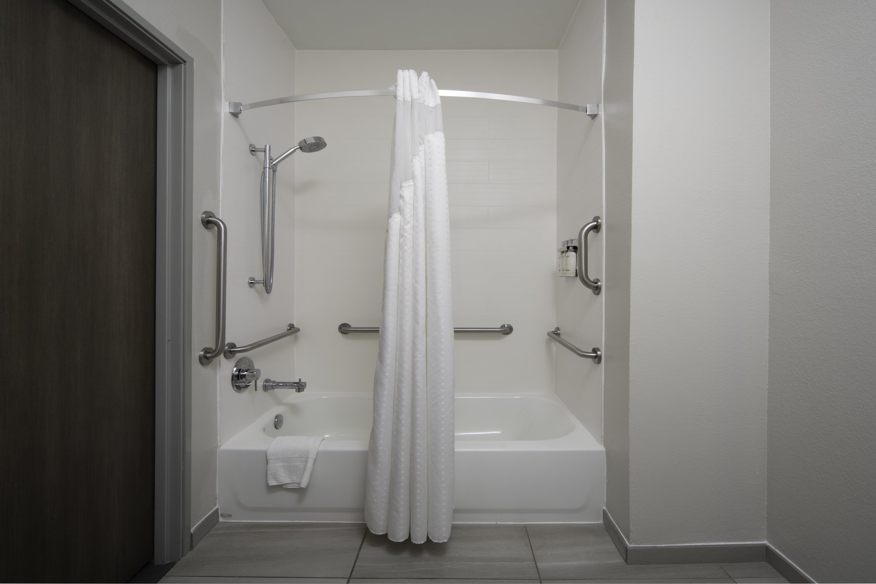 Holiday Inn Express - Canyon Room Type - 1 Queen Standard Communications Mobility AccessibleTub Holiday Inn Express - Canyon Room Type - 1 Queen Standard Communications Mobility AccessibleTub