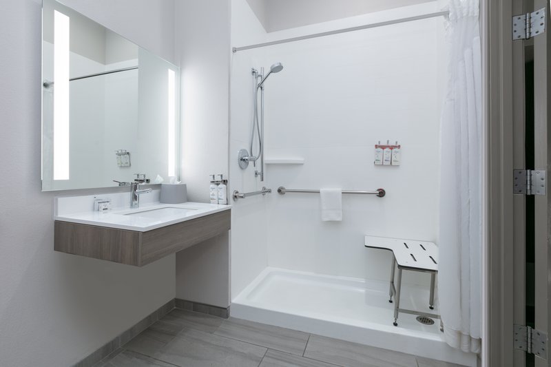 HOLIDAY INN EXP STES MARSHALL
