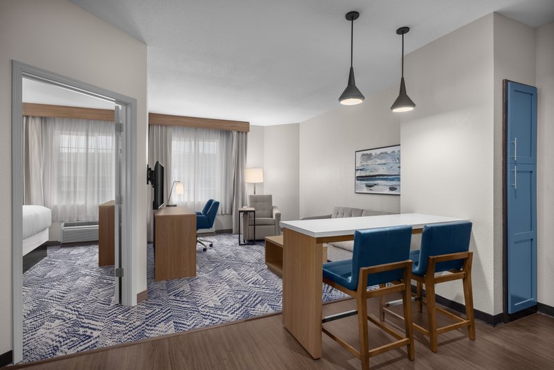 1 BDRM SUITE 1 KING NONSMOKING