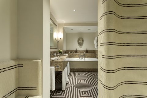 Hotel de Russie - Nijinsky Suite Bathroom