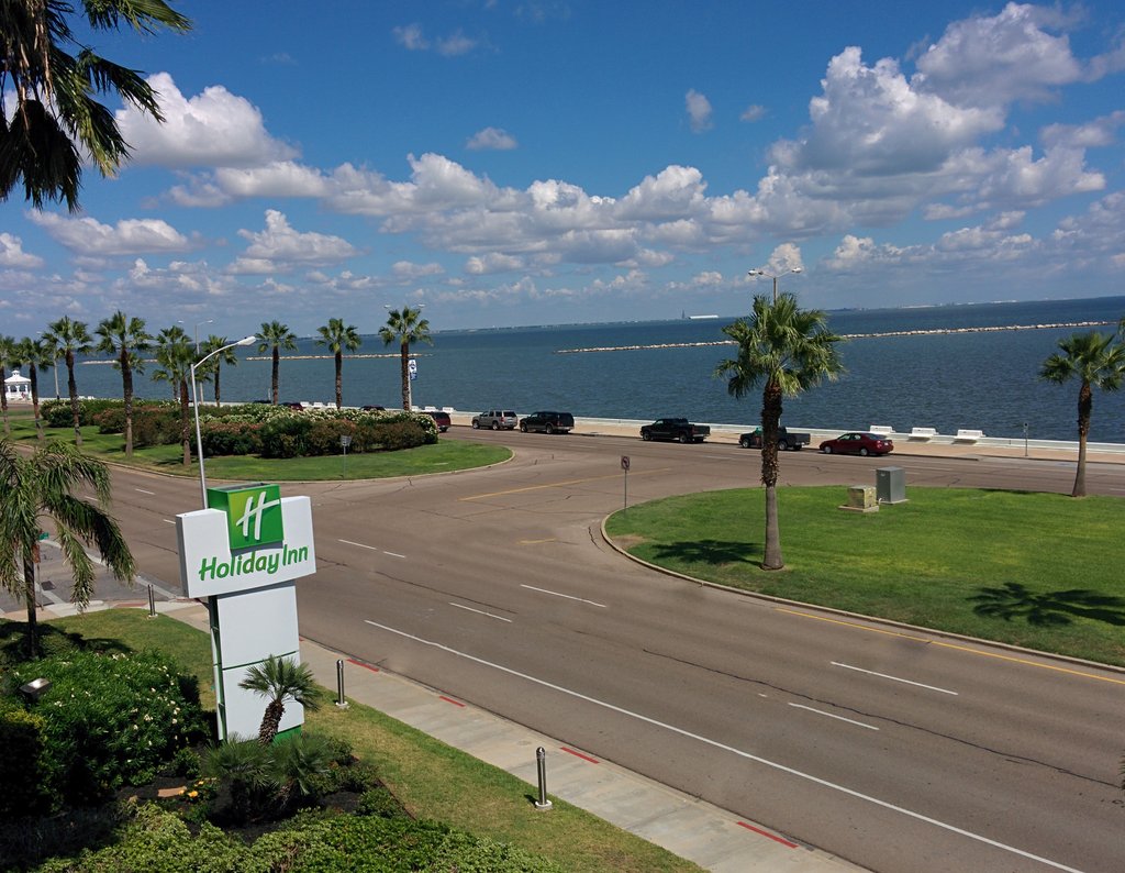 Great place to walk on the Bay - Corpus Christi Holiday Inn!