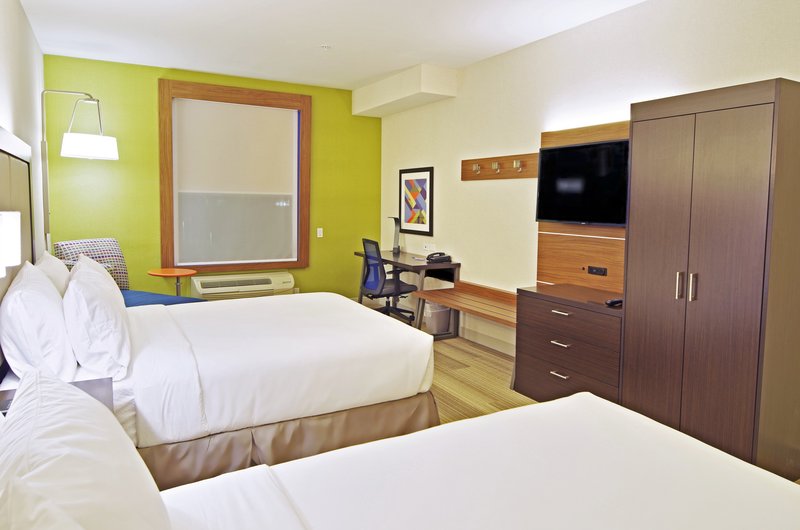 TWO QUEEN BEDS NONSMOKE