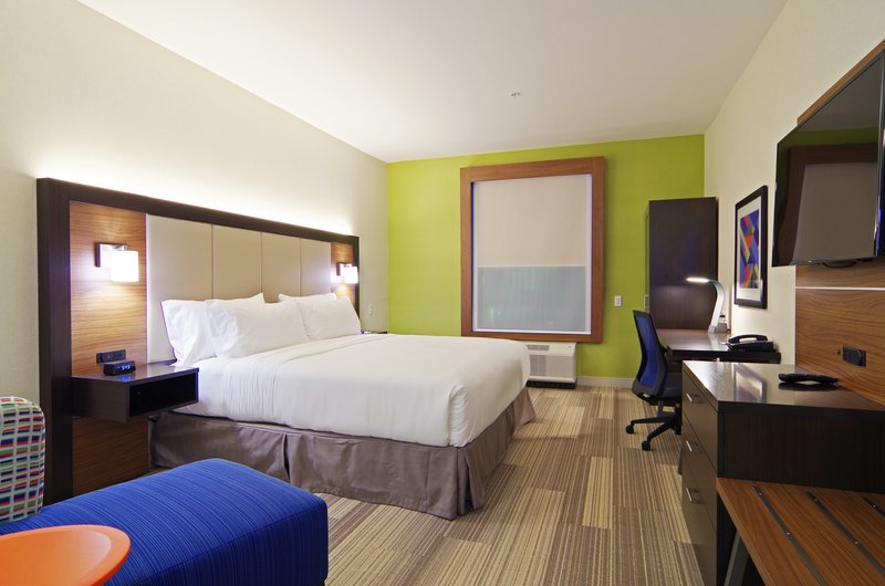 Holiday Inn Express and Suites Phoenix North – Scottsdale