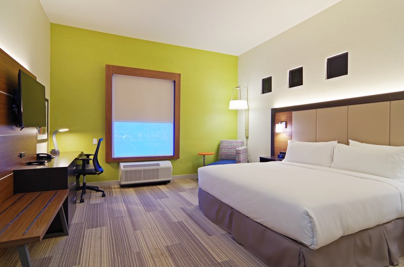 Holiday Inn Express and Suites Phoenix North – Scottsdale