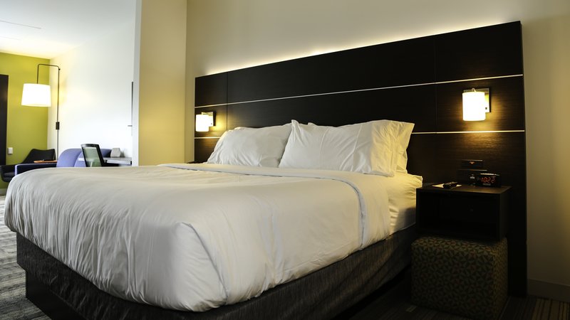 Holiday Inn Express and Suites Kingston-Ulster