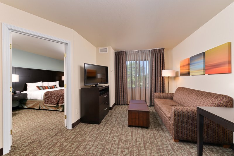 1 BEDROOM SUITE QUEEN BED NONSMOKING