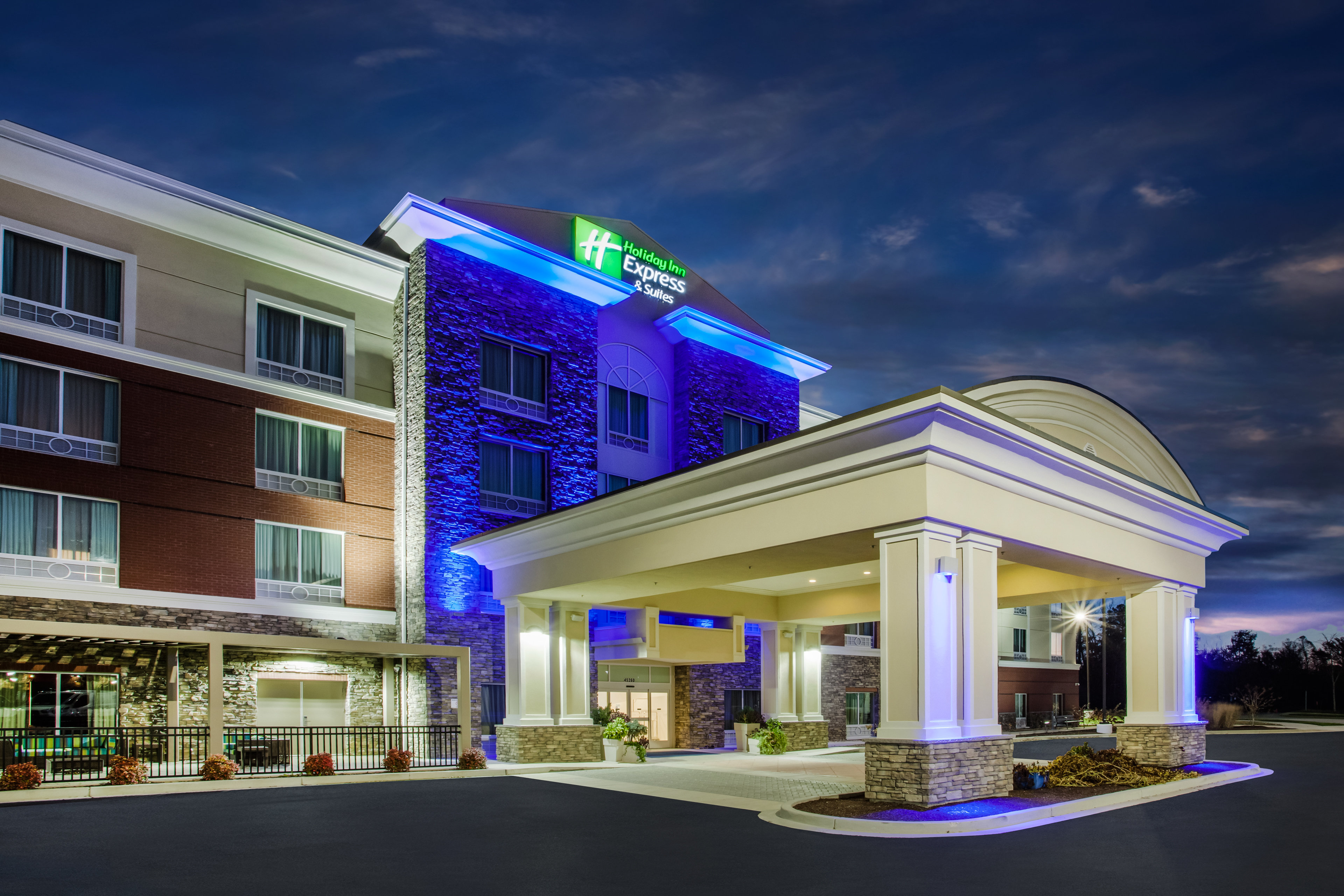 Holiday Inn Express & Suites