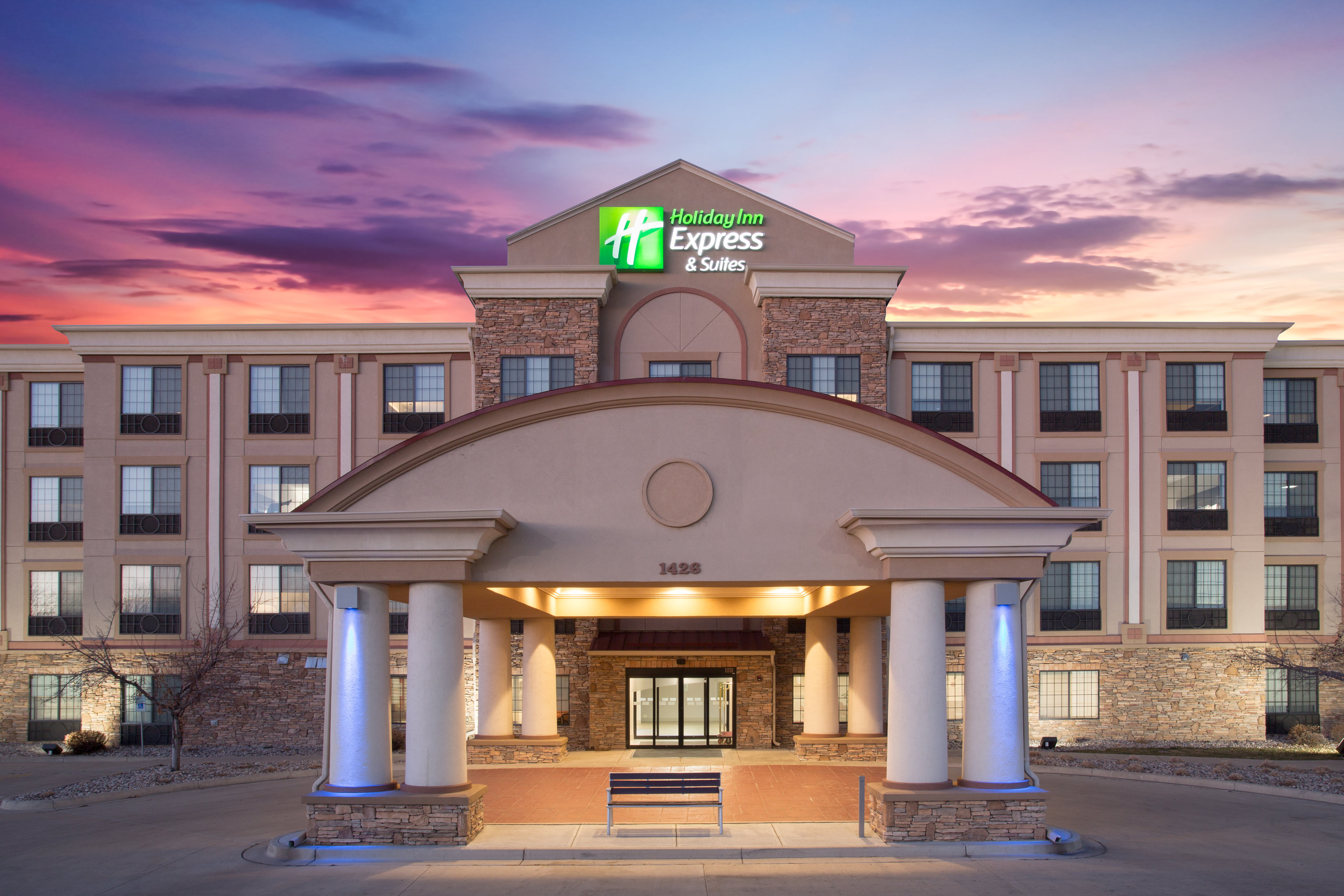 Holiday Inn Express Hotel & Suites