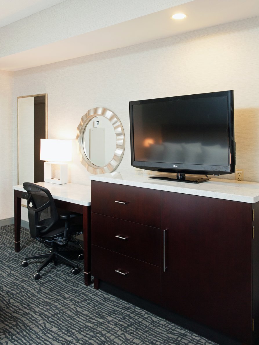 Crowne Plaza SPRINGFIELD - CONVENTION CTR Room Type - 1 Queen Standard Mobil Access Roll Shwr Crowne Plaza SPRINGFIELD - CONVENTION CTR Room Type - 1 Queen Standard Mobil Access Roll Shwr