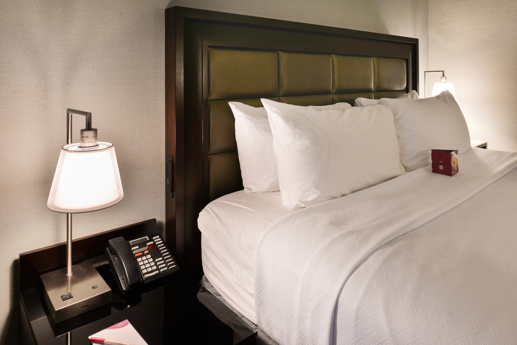 Crowne Plaza SPRINGFIELD - CONVENTION CTR Room Type - 1 King Bed Standard Mobil Access Tub
