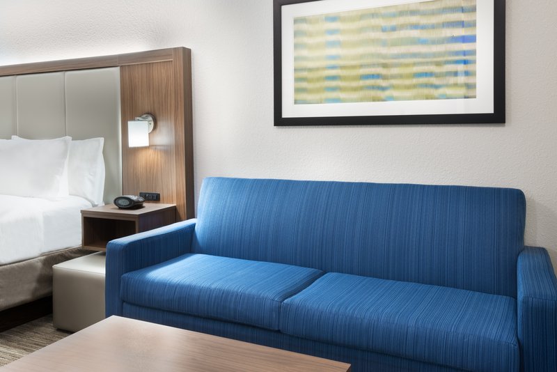 Holiday Inn Express and Suites Columbus Airport East