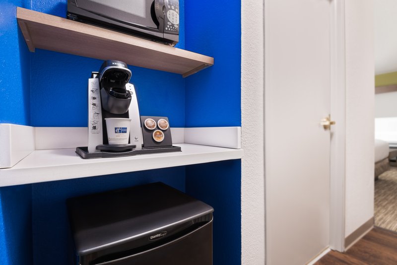 Holiday Inn Express and Suites Columbus Airport East
