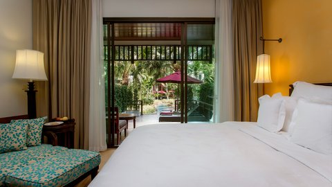 Pool Terrace - 1 King Bed