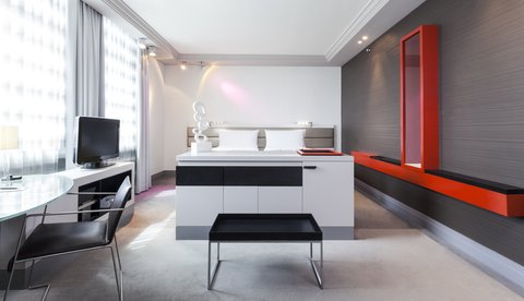 Premium Zimmer mit Kingsize Bett Parkblick Westflügel