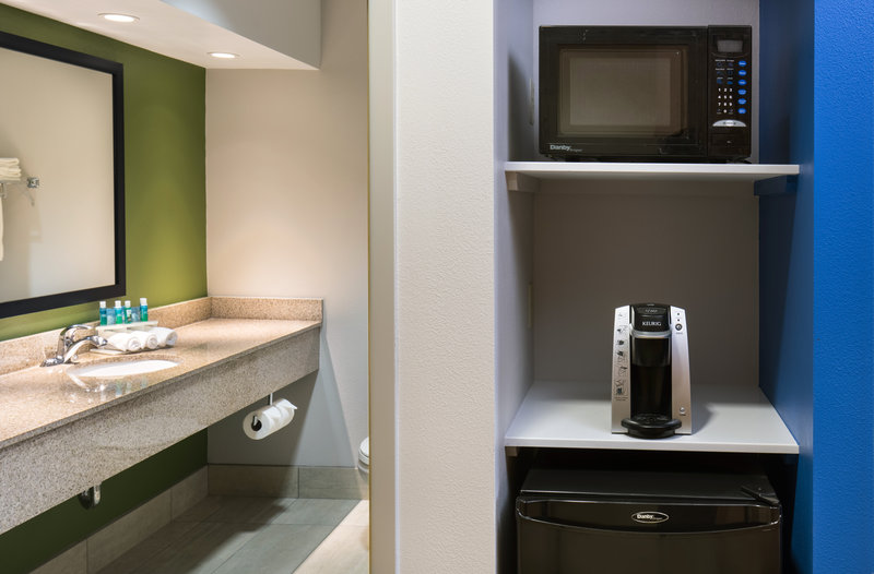HOLIDAY INN EXP CEDAR RAPIDS