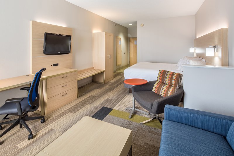 HOLIDAY INN EXP CEDAR RAPIDS