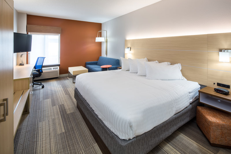 HOLIDAY INN EXP CEDAR RAPIDS