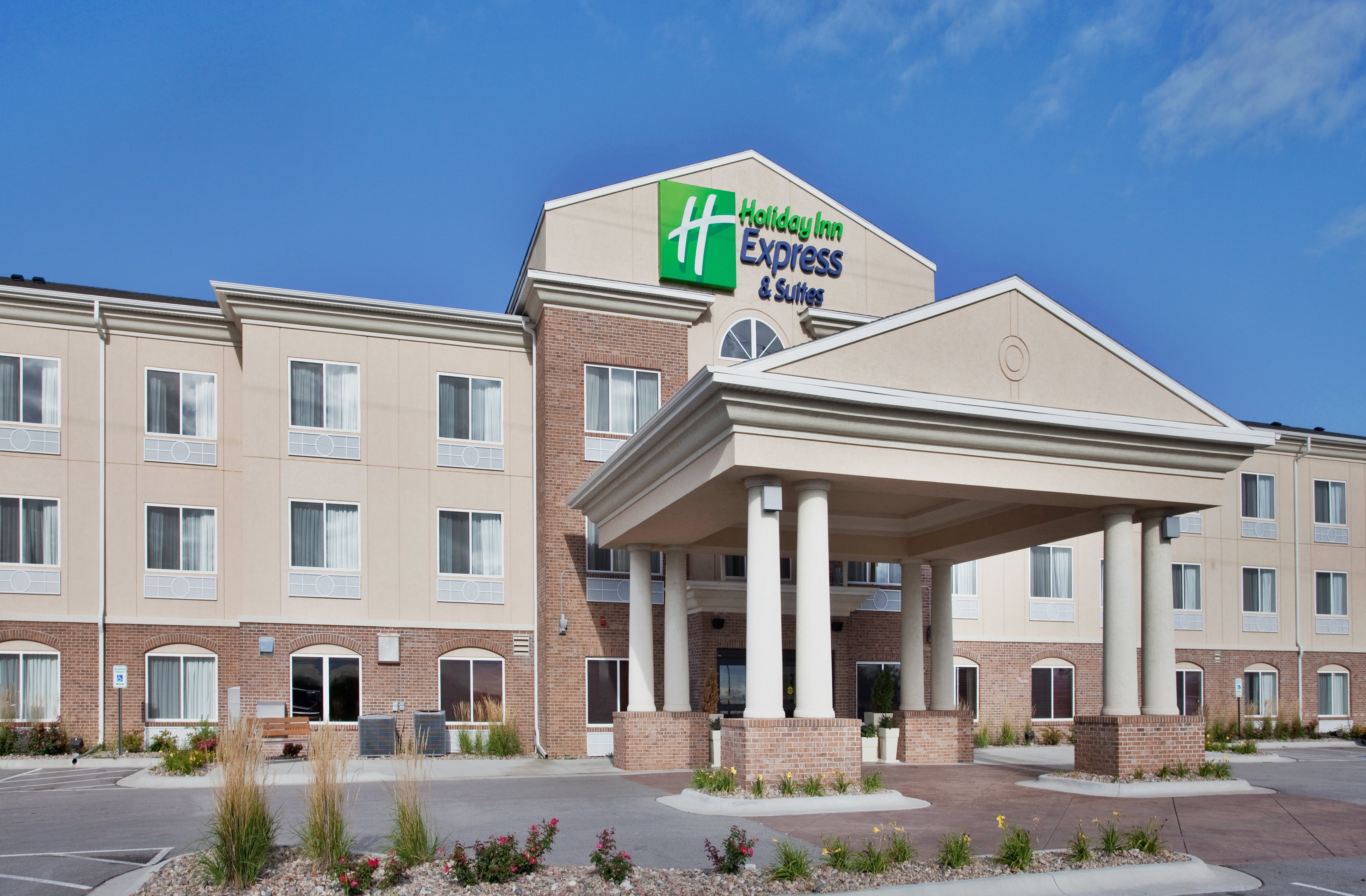 Holiday Inn Express Hotel & Suites