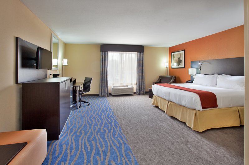 Holiday Inn Express and Suites St Louis Airport