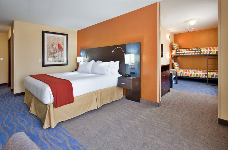 Holiday Inn Express and Suites St Louis Airport