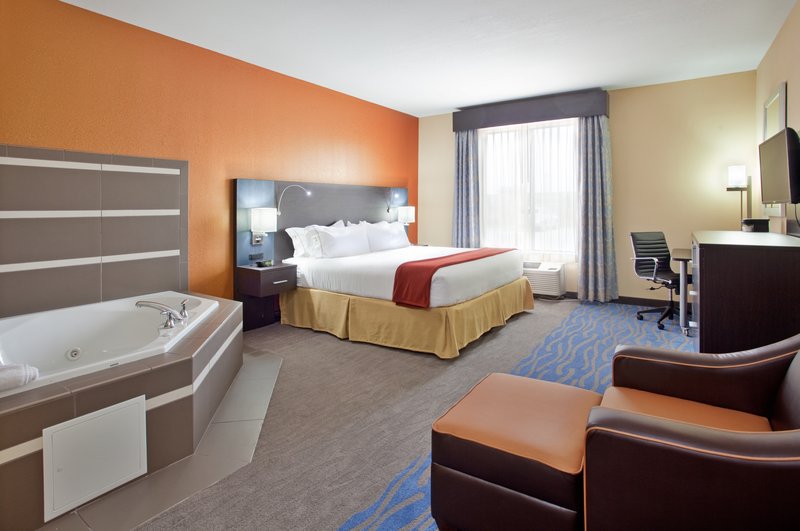 Holiday Inn Express and Suites St Louis Airport