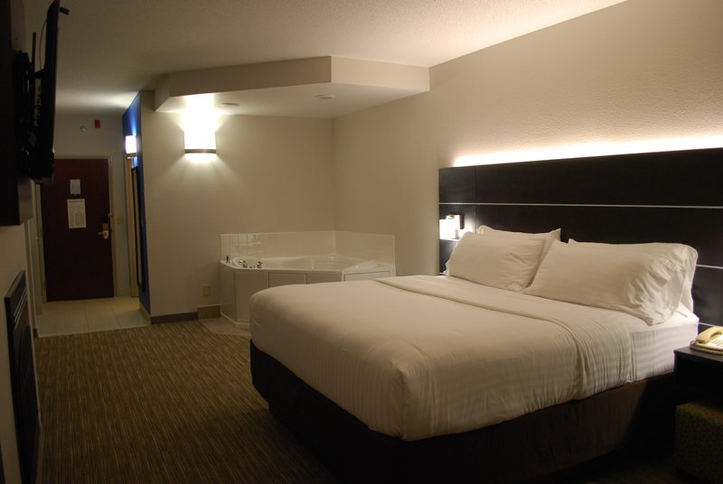 1 KING BED WITH JACUZZI TUB NONSMOKING