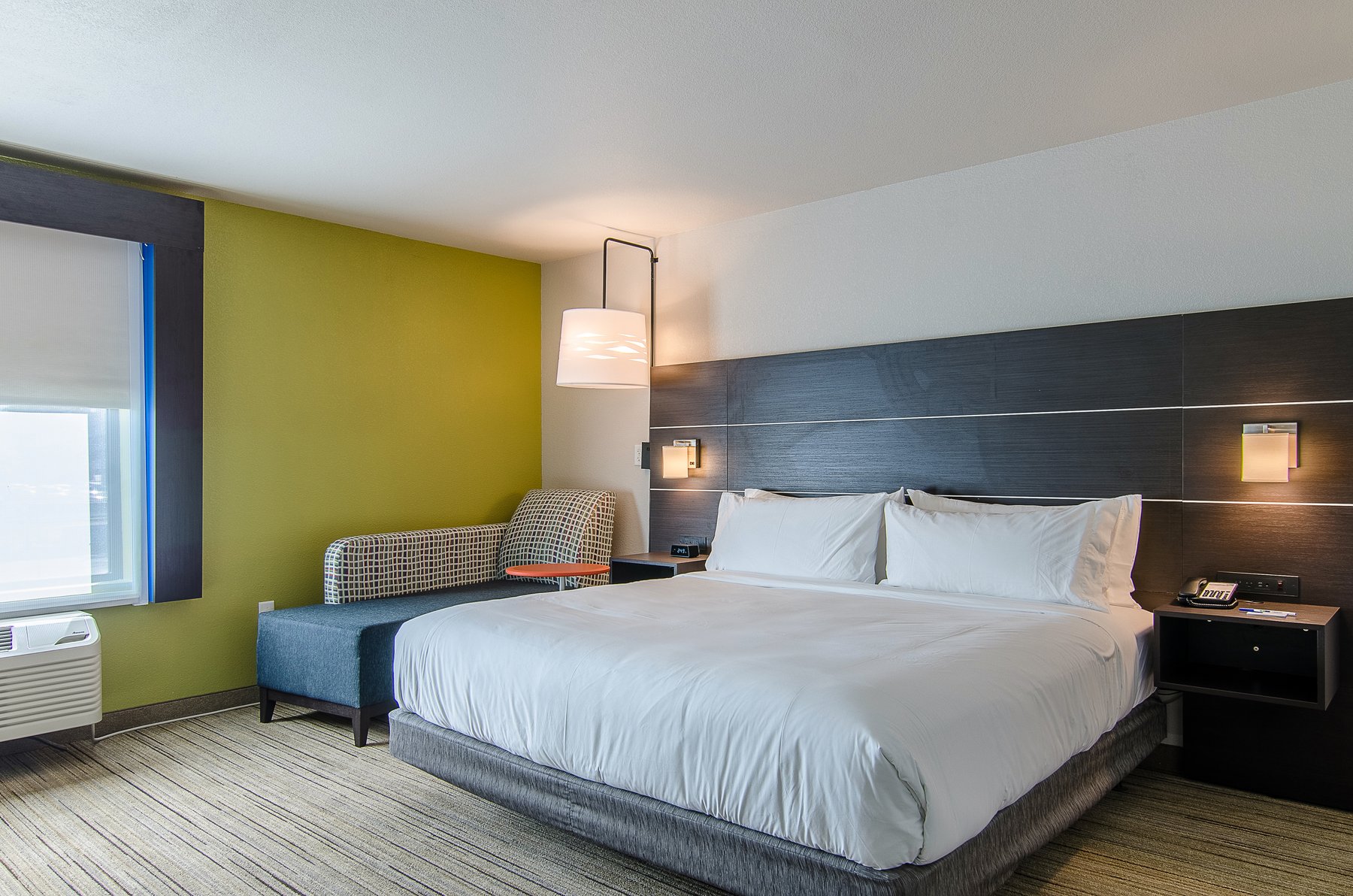 Holiday Inn Express & Suites Atchison Room Type - 1 King Bed Standard Extra Flr Space