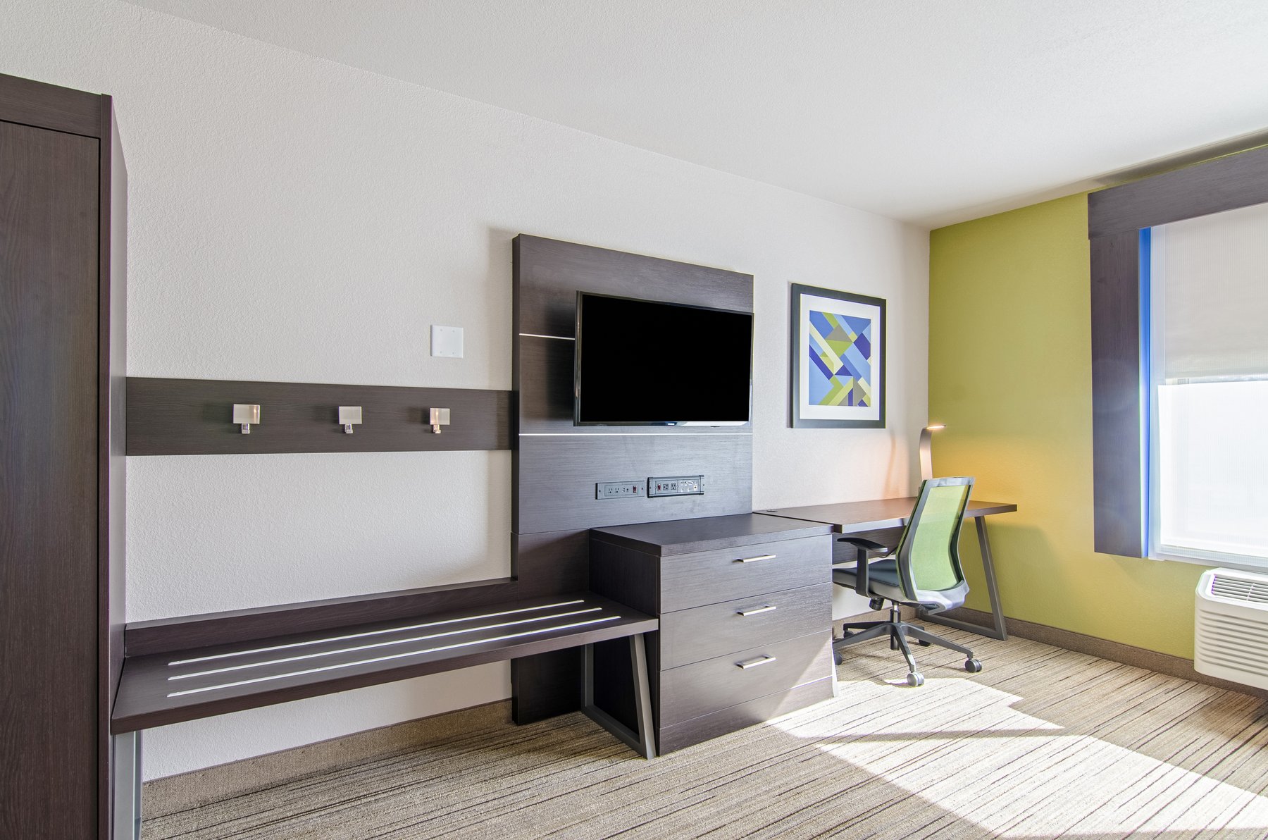 Holiday Inn Express & Suites Atchison Room Type - 2 Queen Beds Standard Comm Access Tub